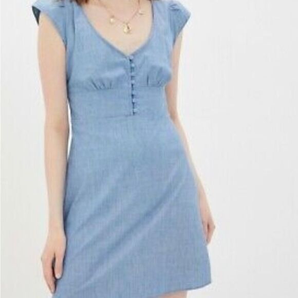 Banana Republic Dresses & Skirts - Banana Republic Cap Sleeve Chambray Minidress